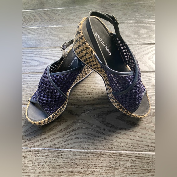Blue crochet wedges - Picture 1 of 1